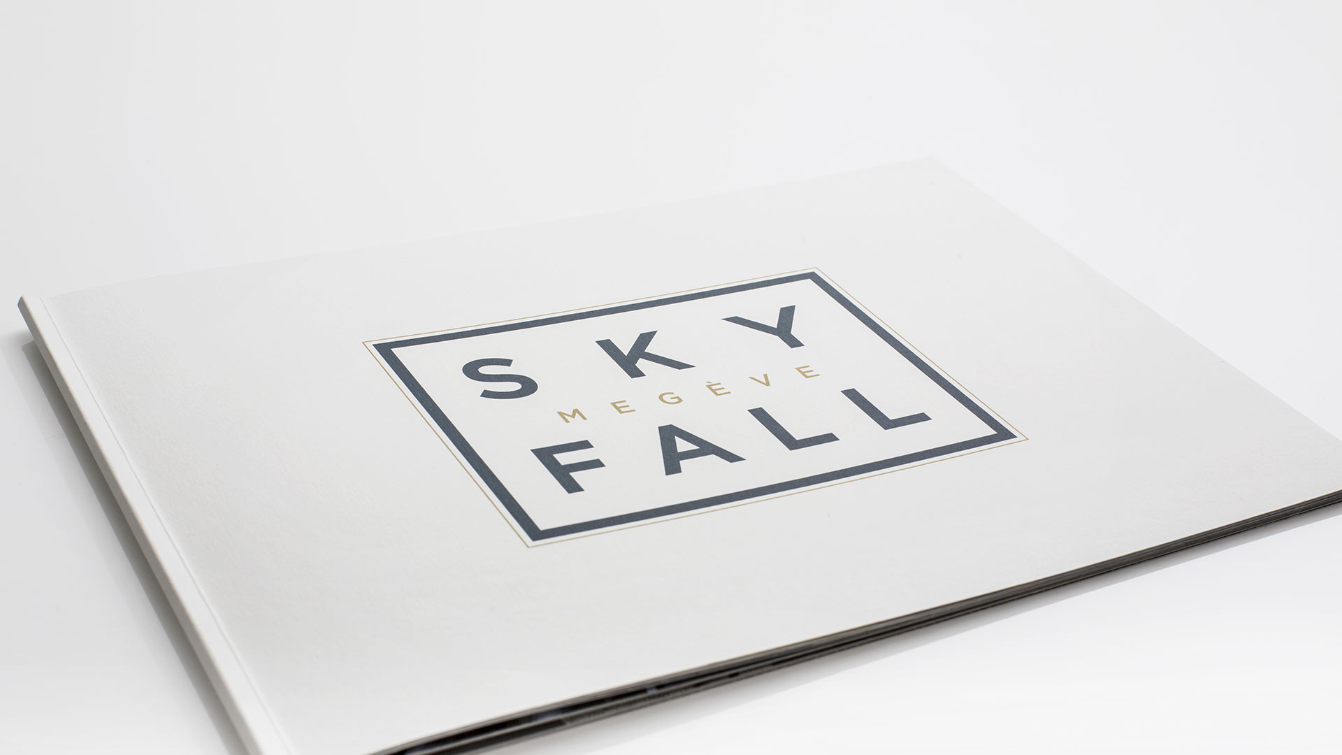 Brochure vente hôtel SkyFall Megève avec photo perspective 3D.